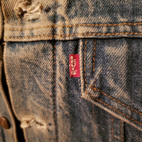Vintage Levi's medium denim trucker jacket worn distressed blue - Picture 3 of 8